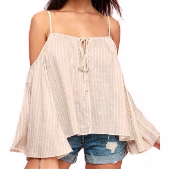 Lulu’s Thought Provoking Cold Shoulder Top - Picture 1 of 10